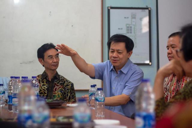 Tamu-tamu dari Paroki lain dan Keuskupan